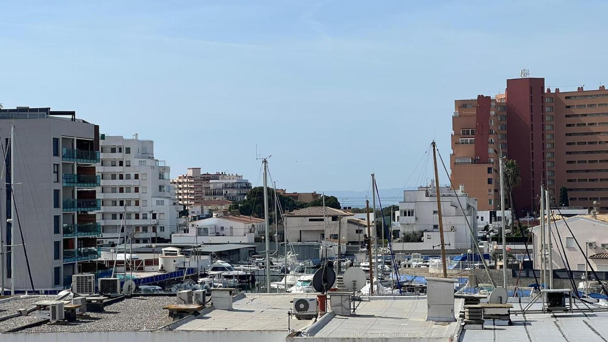 Apartamento Acogedor Con Piscina En Santa Margarita Ρόζες Εξωτερικό φωτογραφία